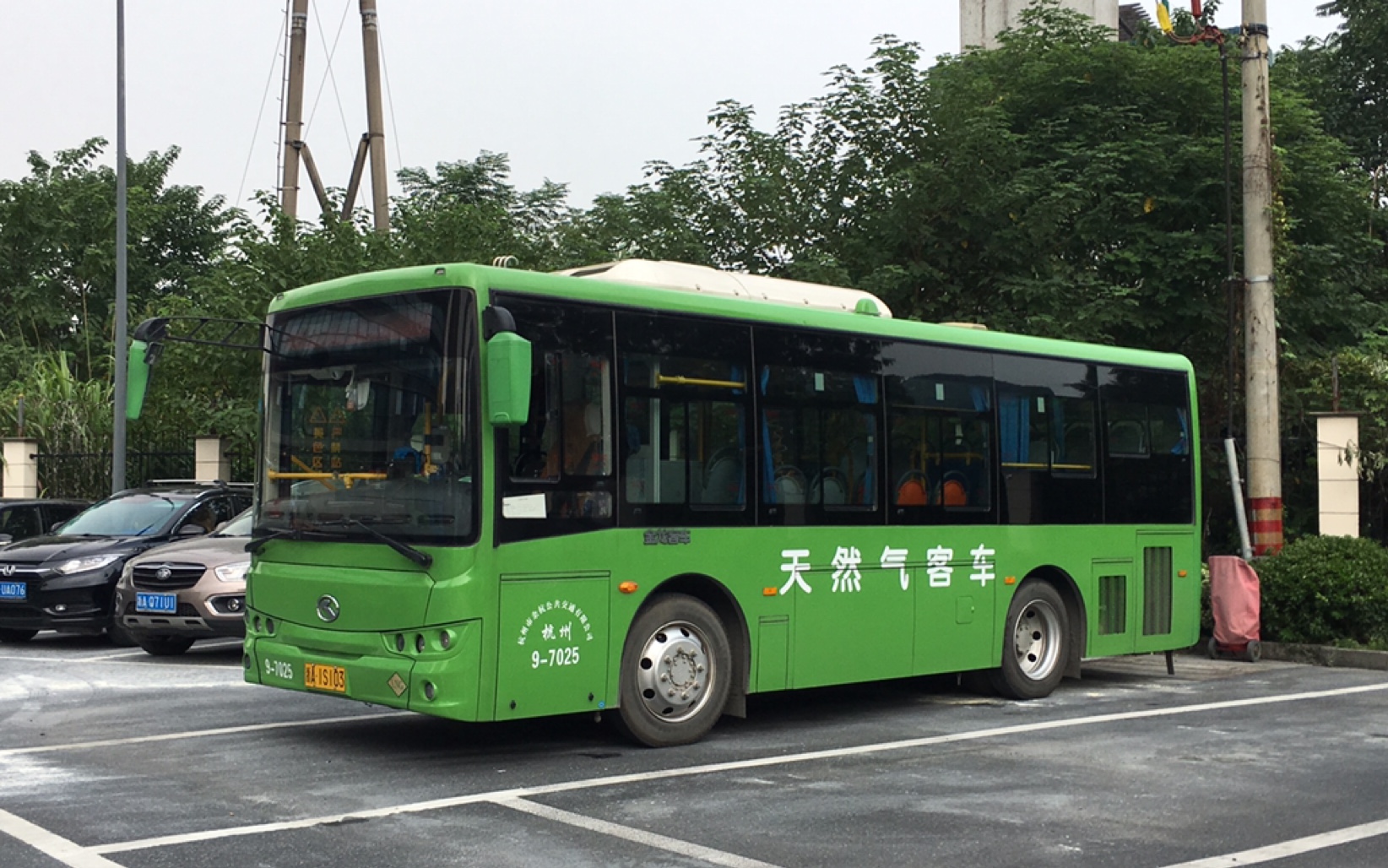 杭州公交 余杭公司 闲林站内 xmq6770agn5 9-7017 9-7019 9-7025