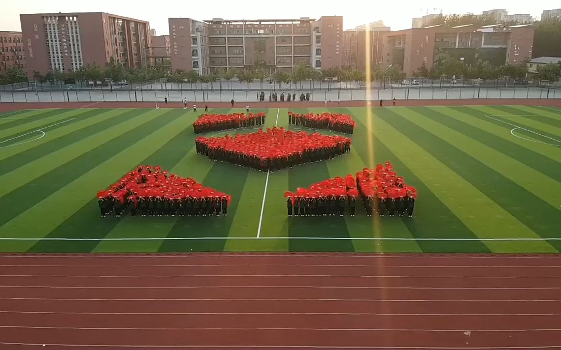 [图]大型多人运动会开幕式表演，台上一分钟台下十年功，孩子们断断续续排练了将近两个月，这效果还是非常棒的，大气磅礴，气势恢宏，运动会开幕式表演