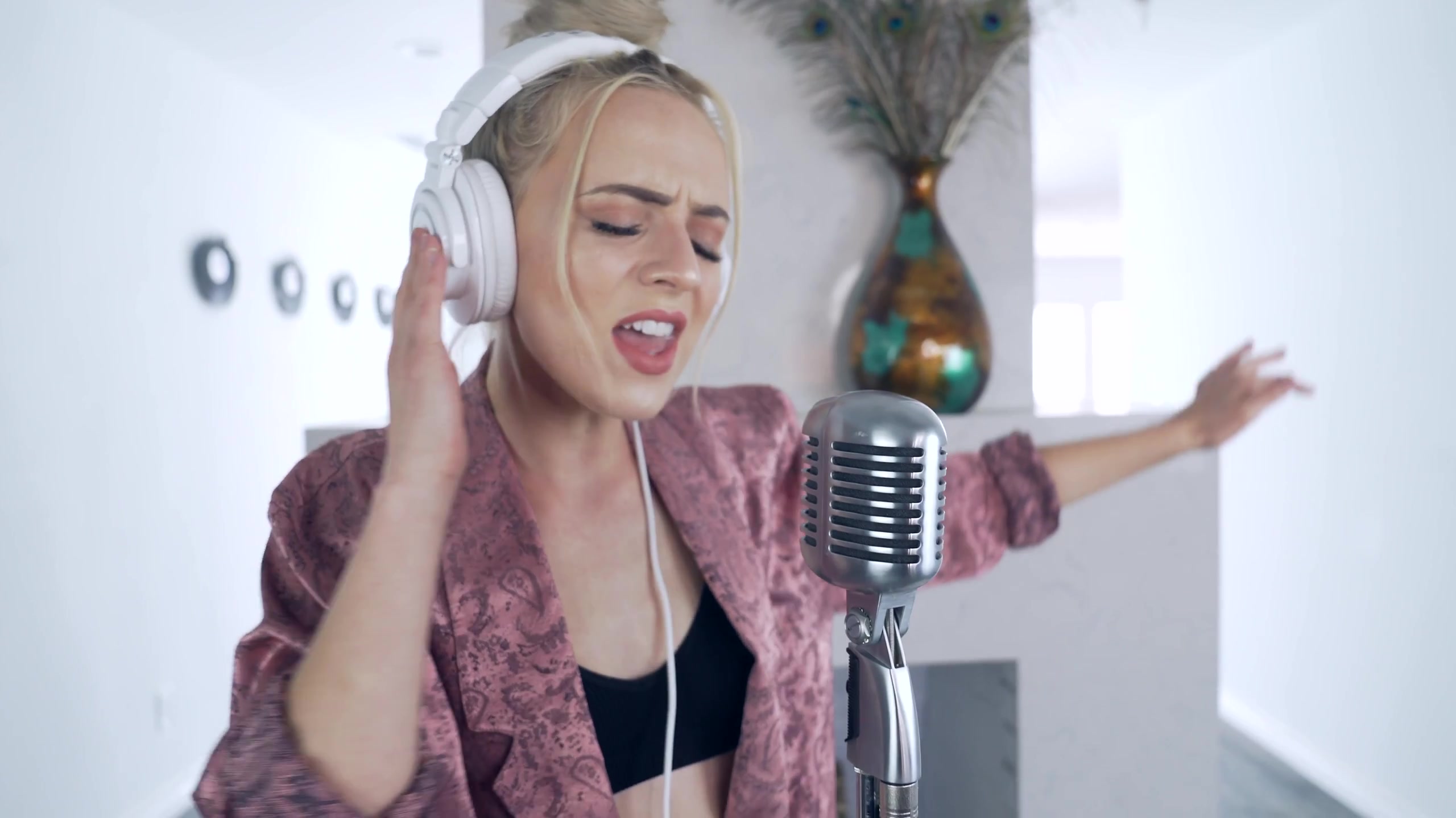 人美歌甜的麦姐又带来新翻唱《new rules》