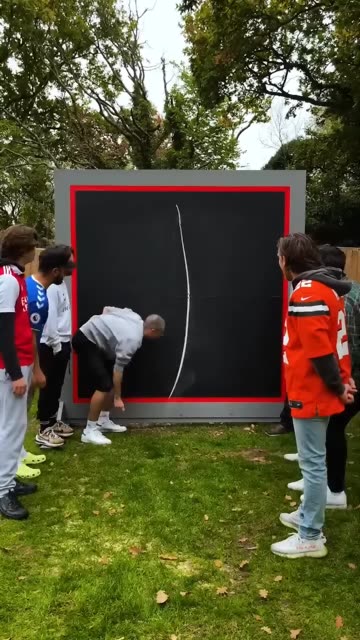 挑战用粉笔在黑板上画点