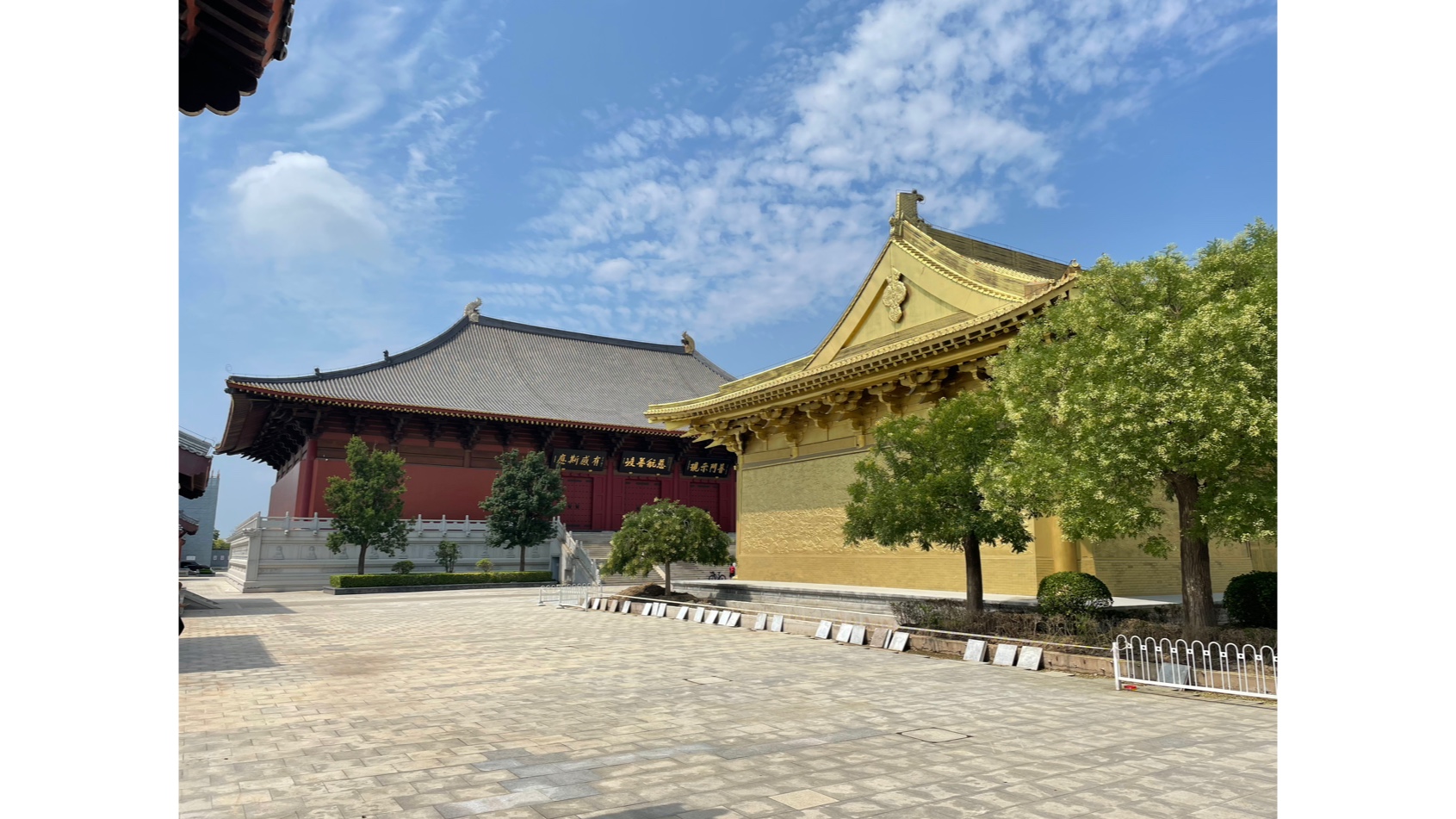 华盛寺 天津津南区 辽宋风格建筑 金殿在阳光的照射下熠熠生辉