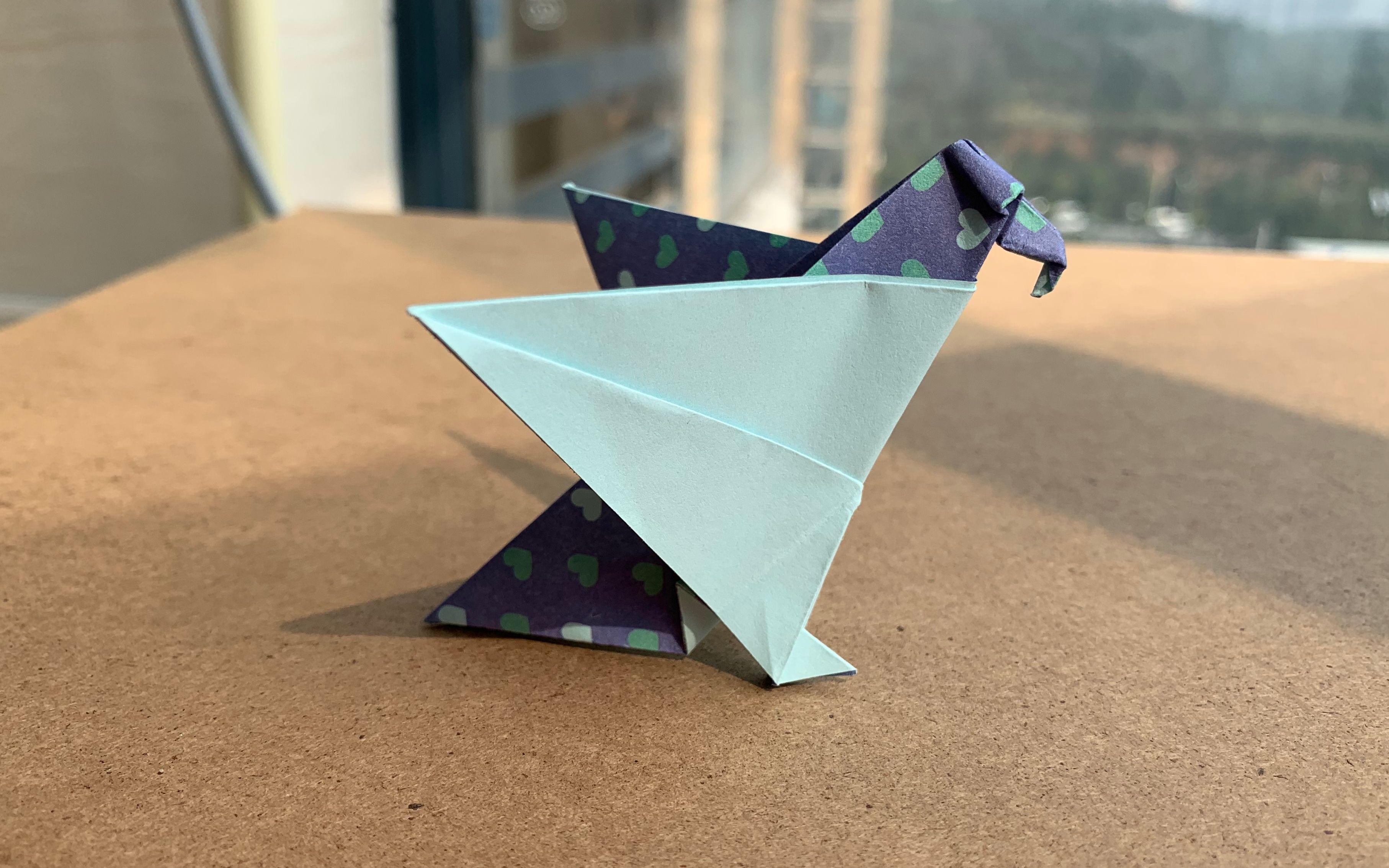 【折纸教程】幼儿园的小朋友都会折的老鹰,你说你不会?