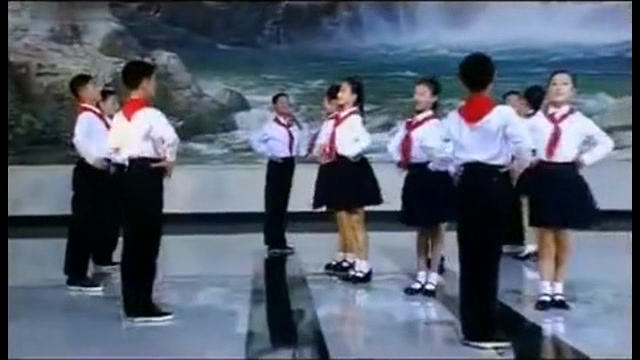 [图]朝鲜学生集体舞--进行曲舞