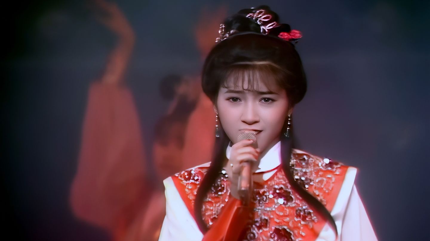 梦里几番哀：没想到这首歌的主唱这么美吧，顾嘉煇弟子鲍翠薇！