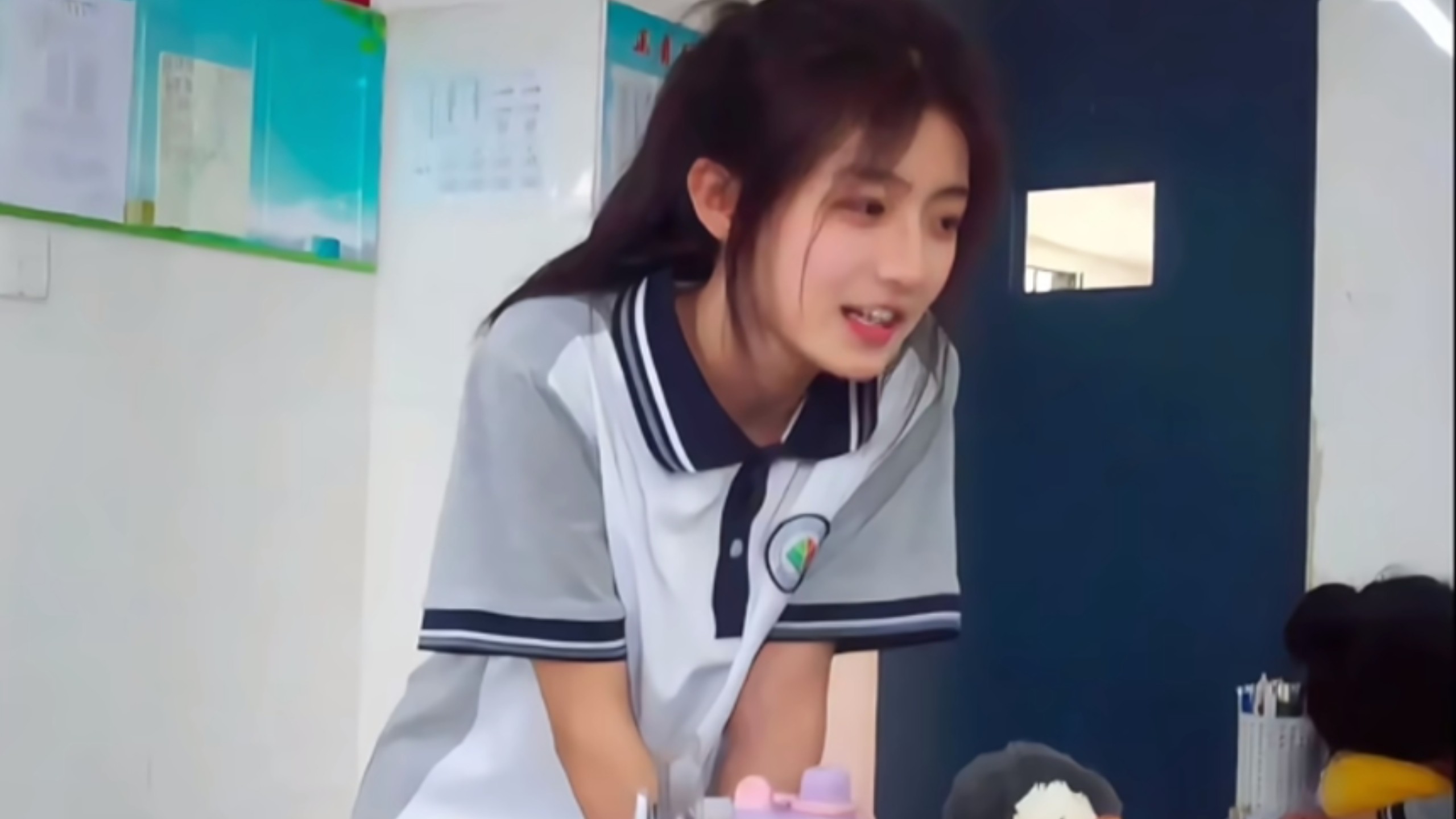 时光还是不停流淌，曾经的画面还是未赶上。