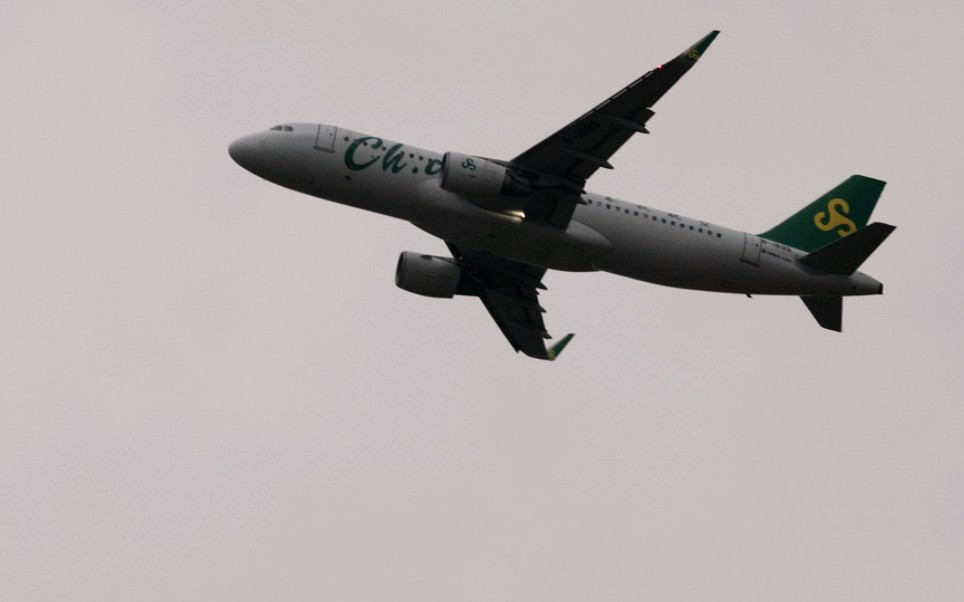 春秋航空a320起飞升空