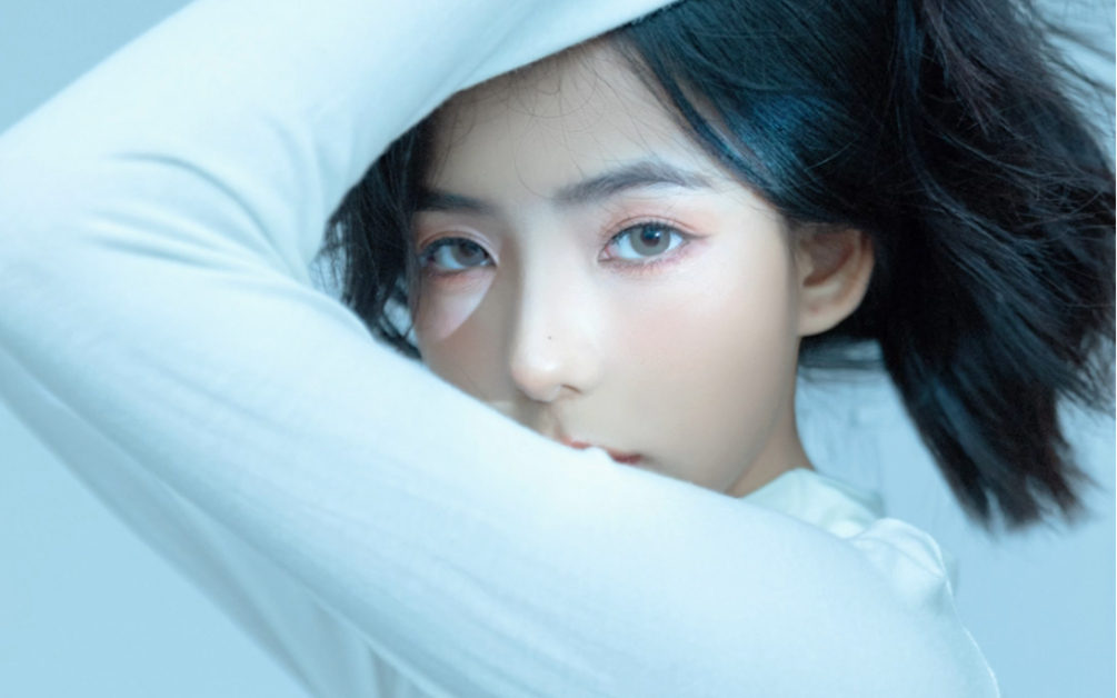 深圳个人写真|女生一定要拍一组清冷感光影肖像写真,不然都不知道自己