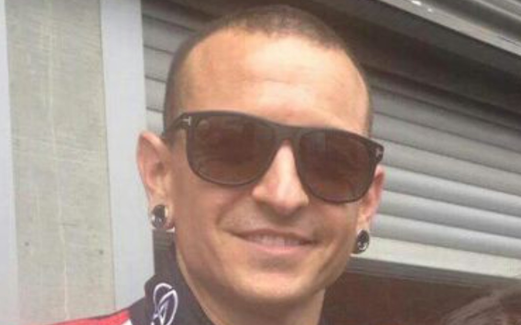 [图]【AI Chester Bennington】Whispers In The Dark