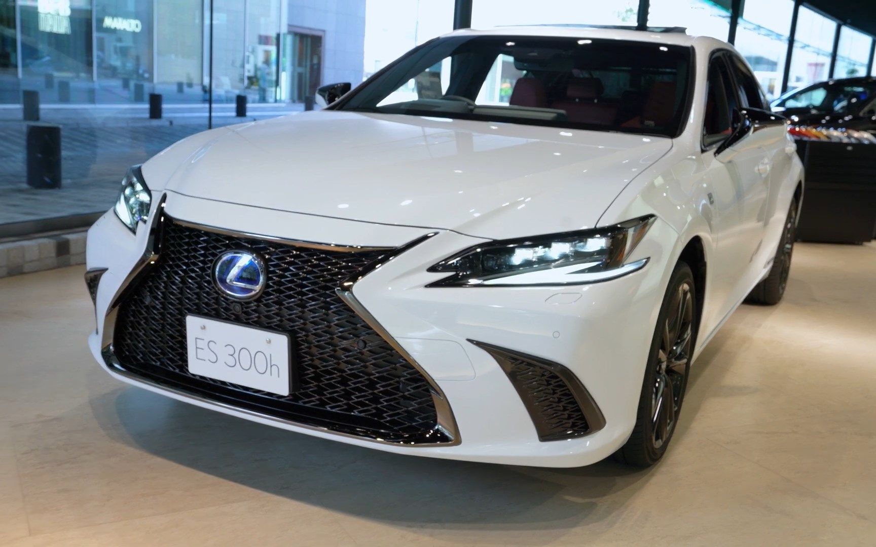 雷克萨斯es300h也有f sport,更没人买es260了