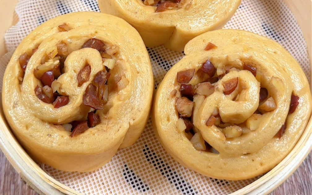 松软香甜的红枣核桃馒头,口感丰富,真的泰好吃啦!