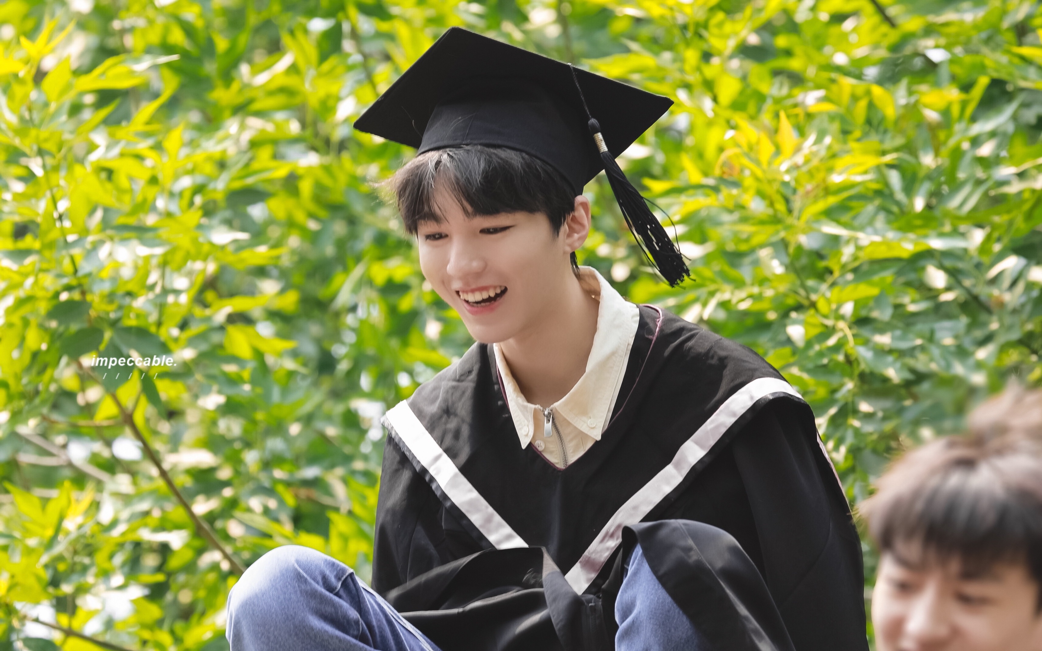 210520 王俊凯北电毕业照拍摄