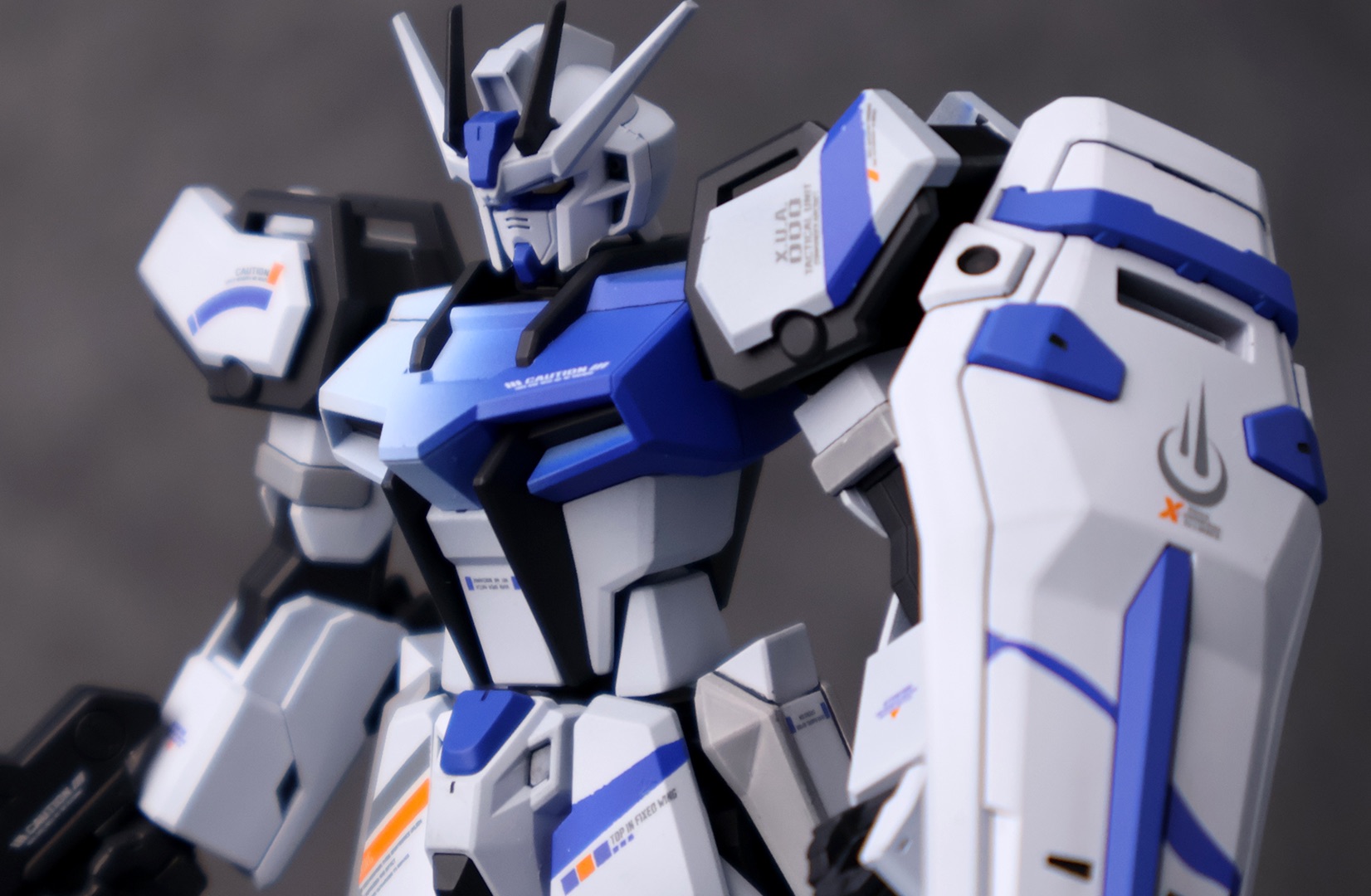 给粉丝做模型第二期 万代 eg强袭 渐变蓝配色喷涂