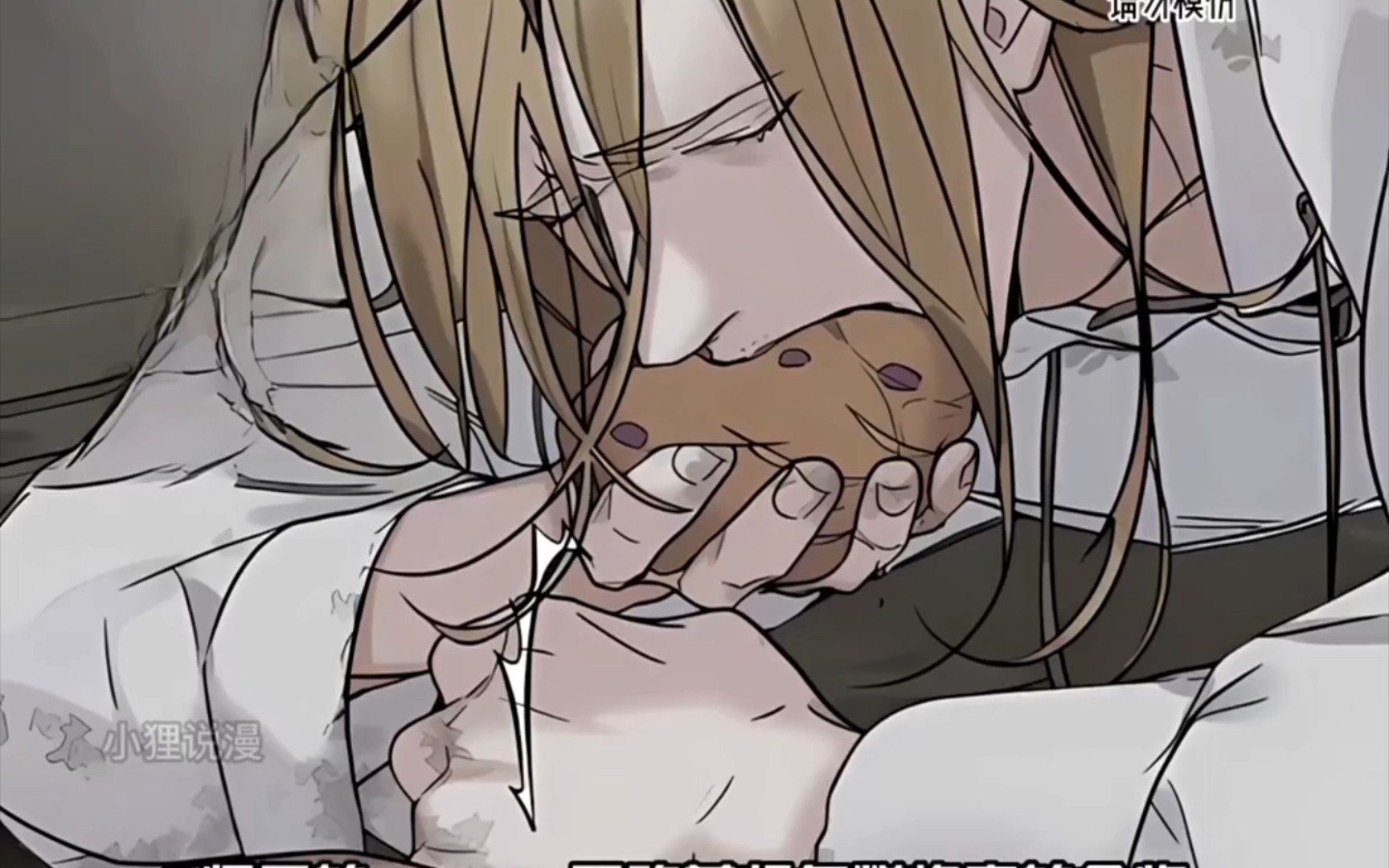 怀孕的omega正吃着打年糕换来的食物,面对身后的拳打脚踢却毫不在意