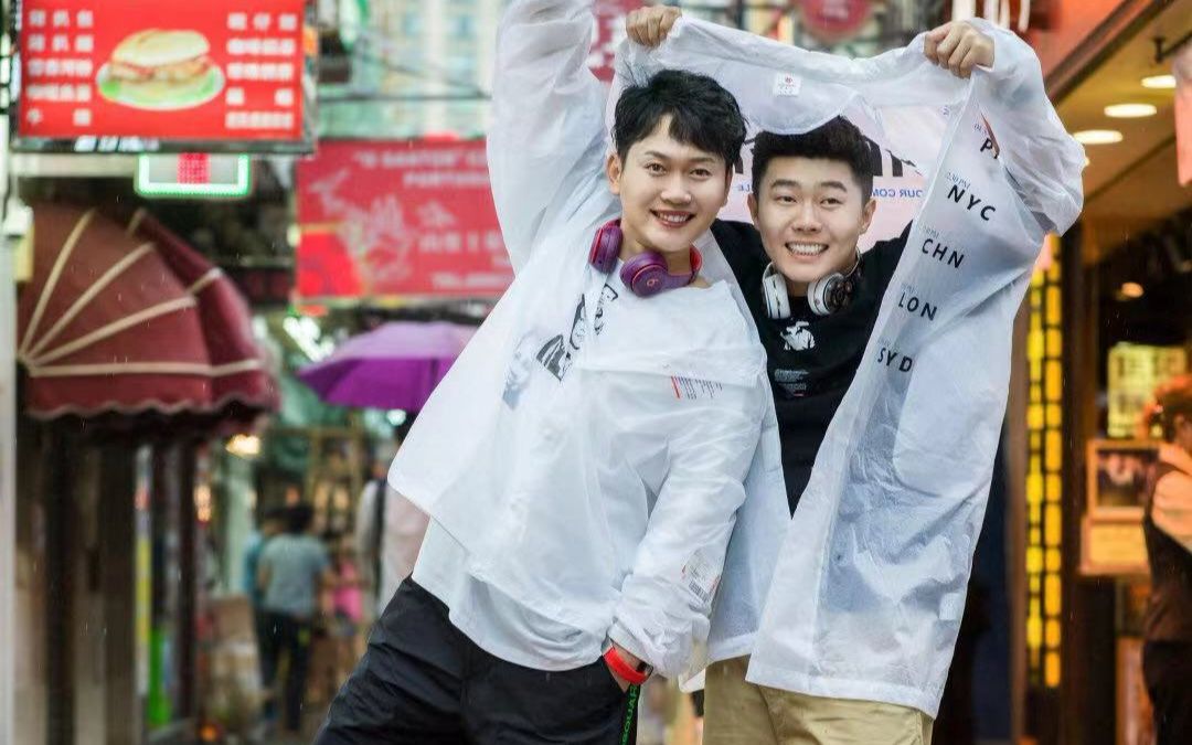 孟鹤堂执扇在手欲说贯口大保镖六合枪夜战八方藏刀式身段混剪不谓侠