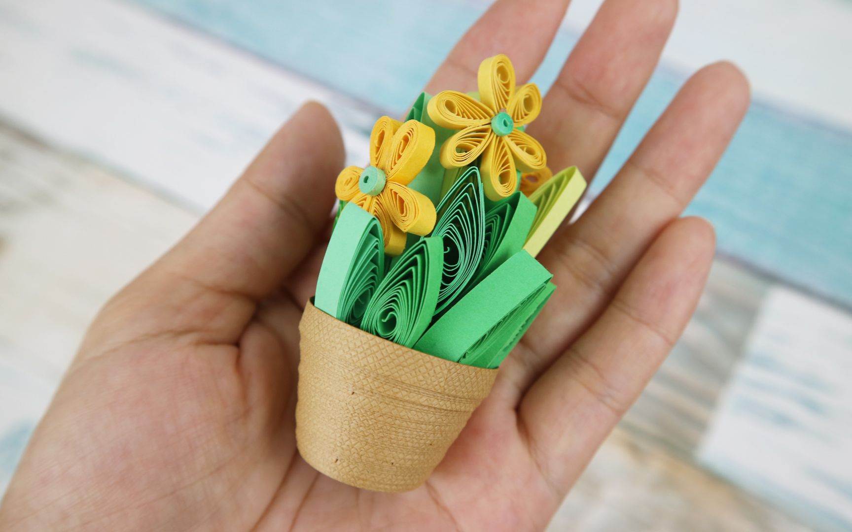 连花盆都是用纸做的教你用纸条做一个迷你盆栽