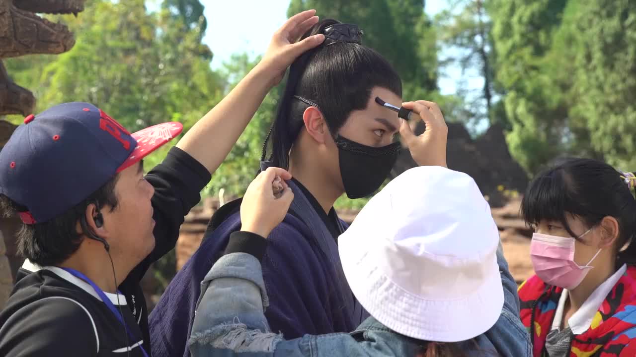 招摇第1集《招摇》幕后花絮:招摇醉酒欠风流债场面一度失控