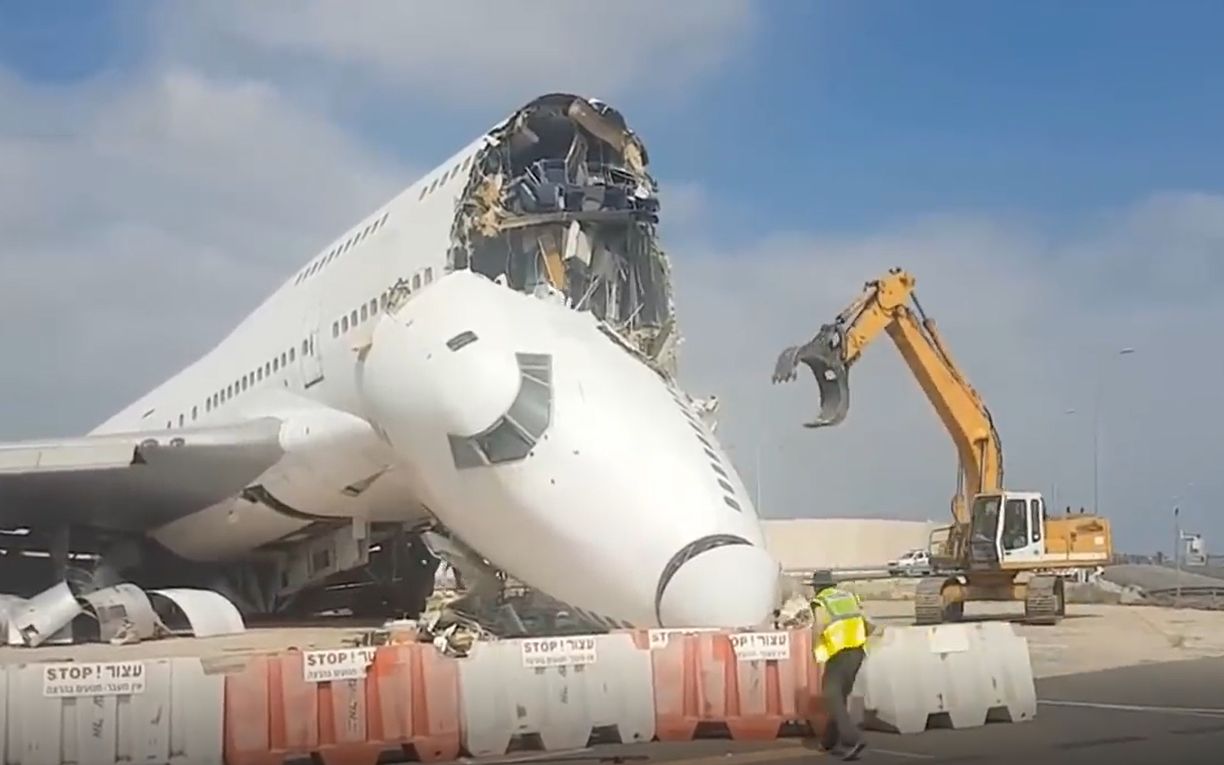 看过拆汽车但没看过拆飞机看看拆飞机的场面令人大开眼界