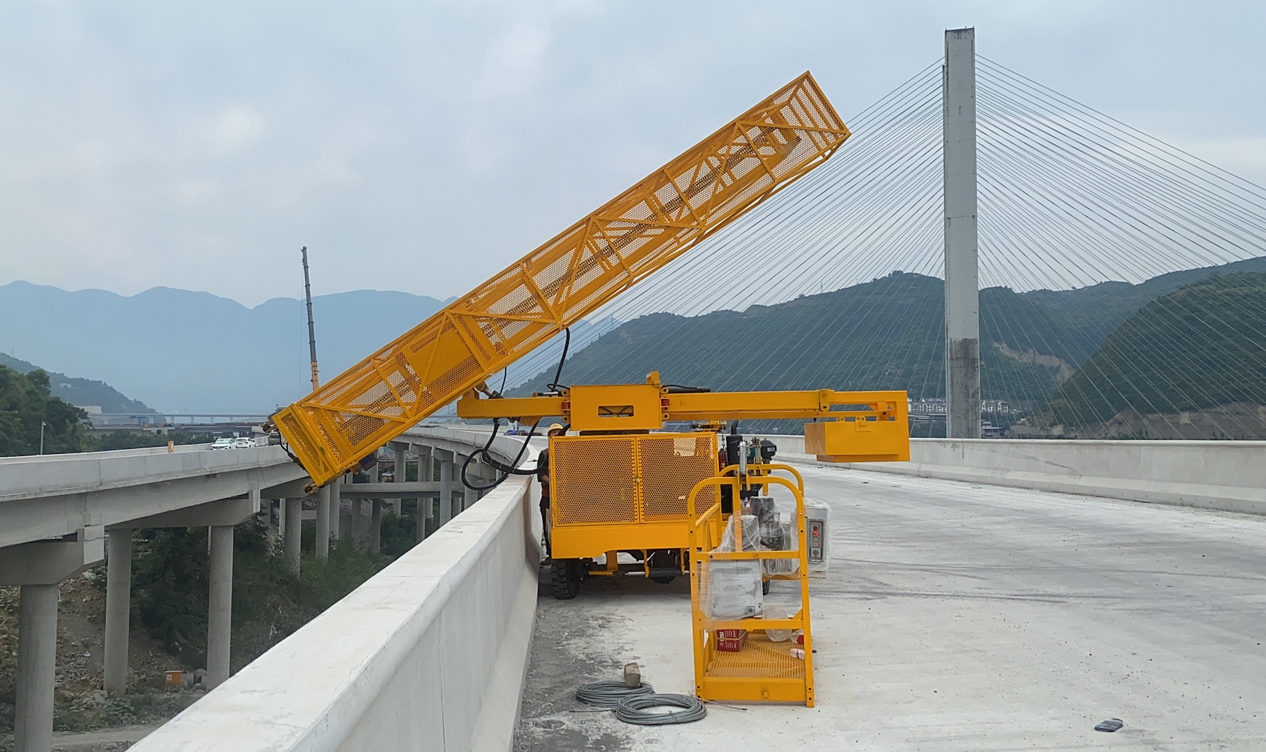 华容吊篮车(小型可移动吊车)