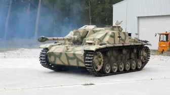 Télécharger la video: 漂亮的三突 StuG III ausf  F