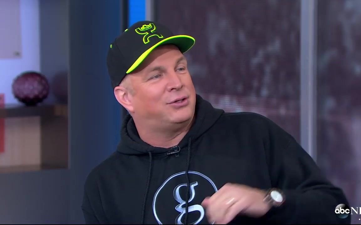 garth brooks launches his new single people loving people_哔哩