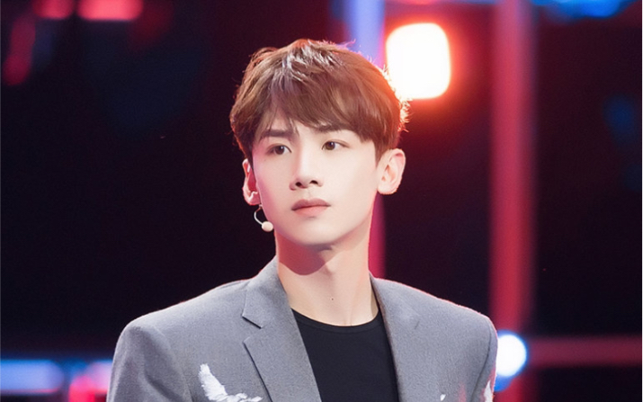 白敬亭最强大脑快问快答今晚2110江苏卫视