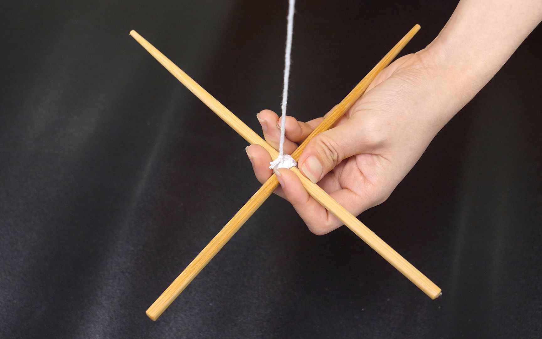旧筷子不要扔,用绳子绑一绑挂在阳台上,全家人都夸好,太棒了