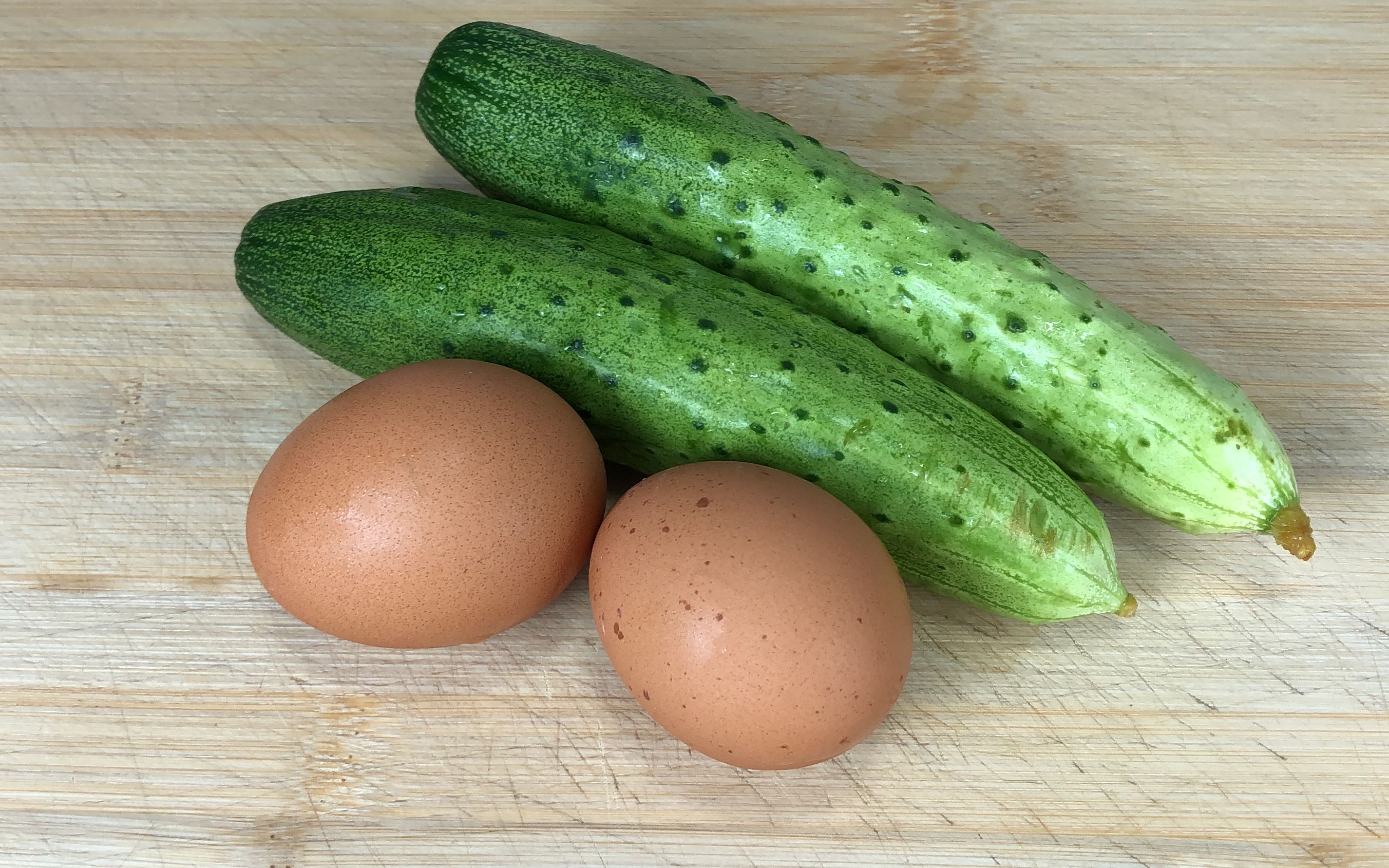 2根黄瓜,2个鸡蛋,教你好吃做法,我家一周吃3次,给肉都不换