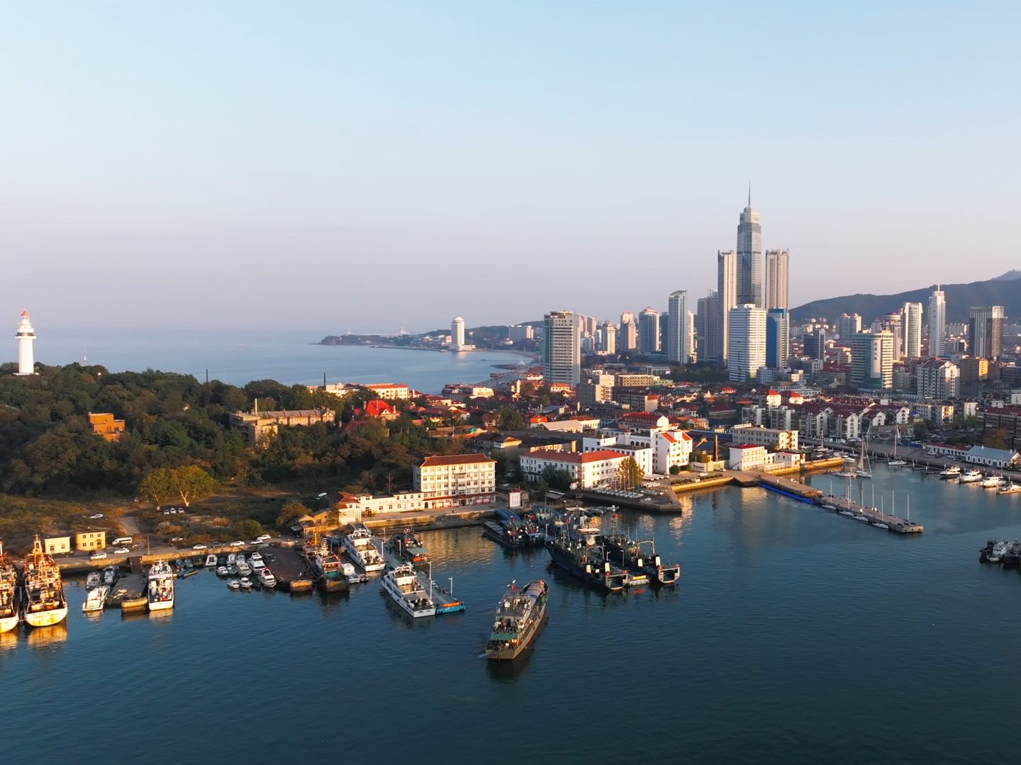 深秋时节醉美烟台 芝罘湾海上世界也抹上了一丝秋色