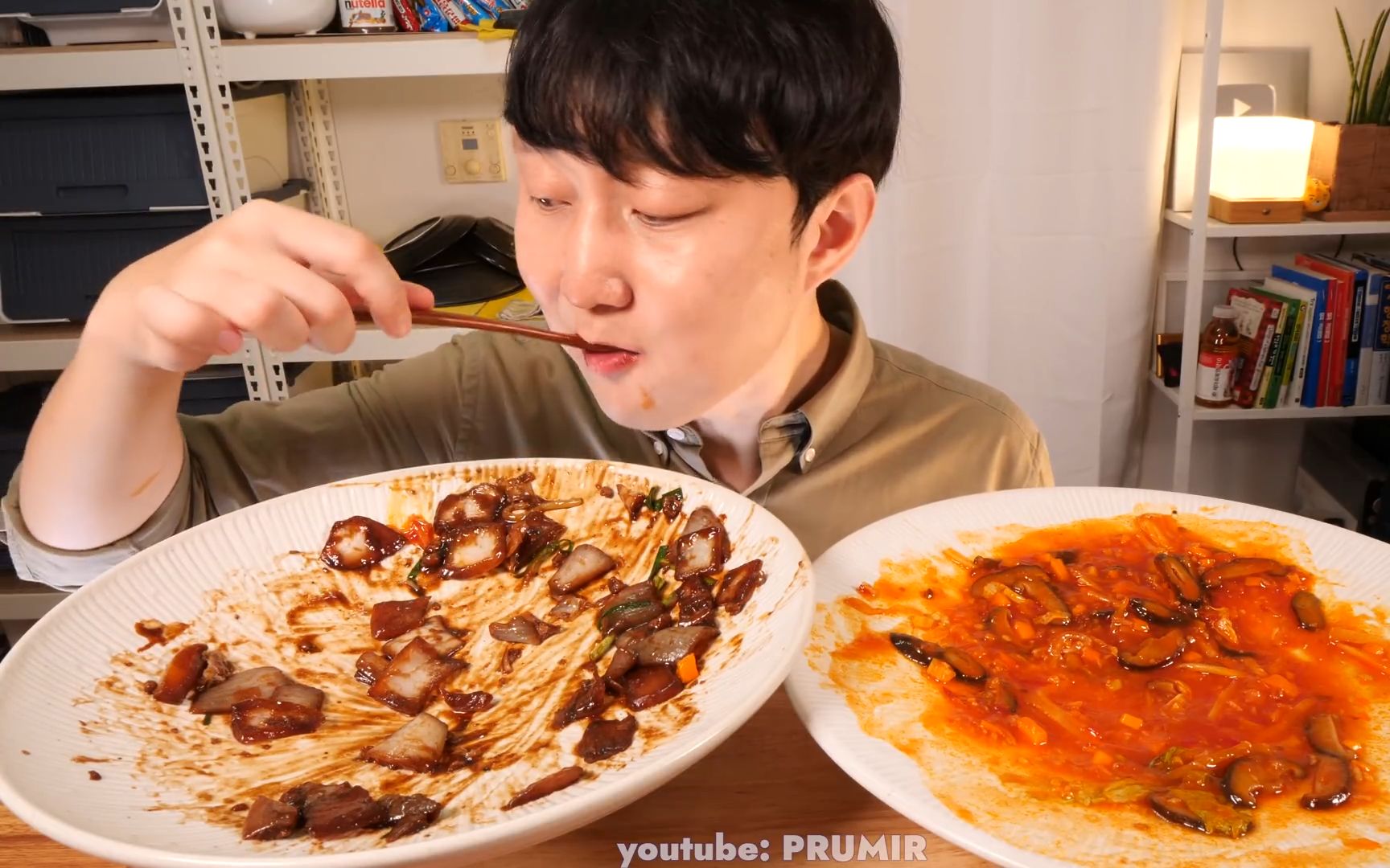 【韩国屋塔房小哥】洋葱黑豆面条麻辣虾~w