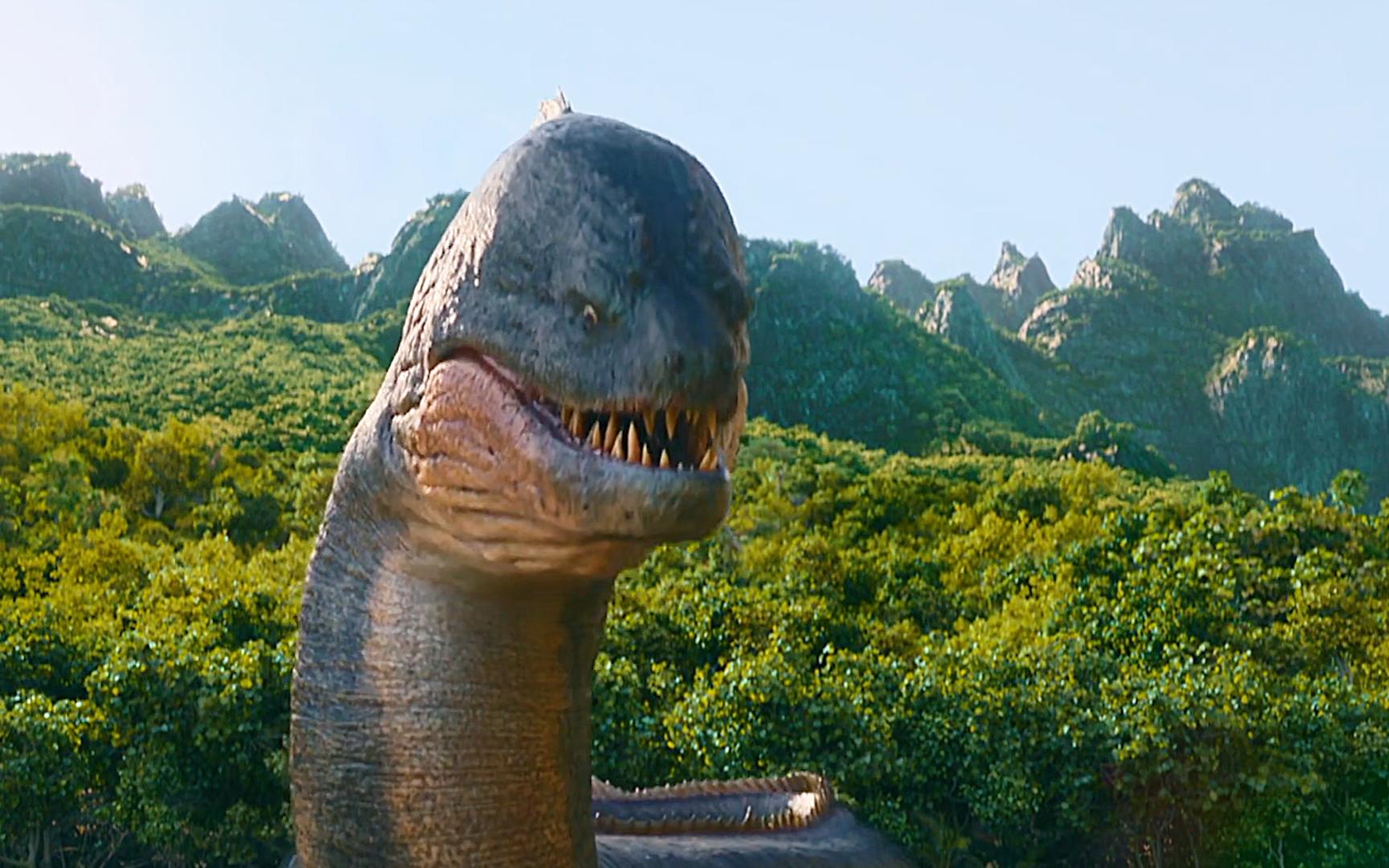 一条百米长的远古巨鳗从湖底窜出,一口就将男人给吞下!