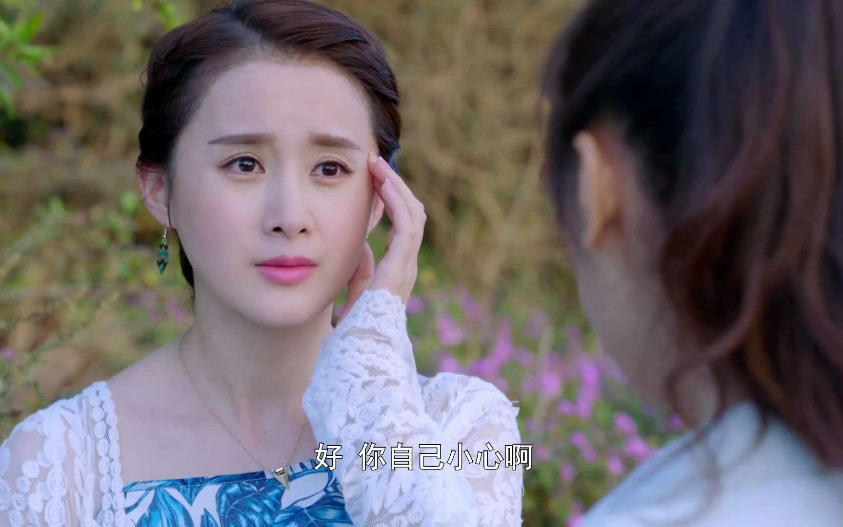 青春向前冲:唐可儿山中寻找水晶球,遭遇狼狗追赶,这下危险了