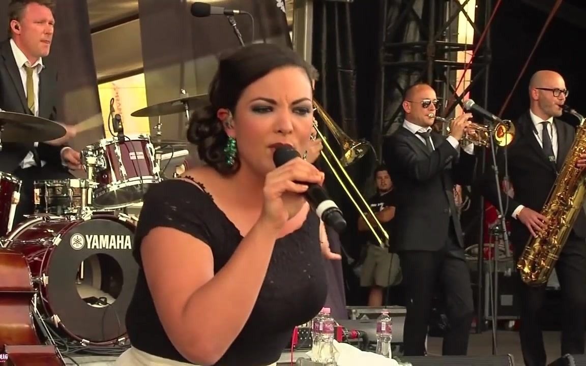 荷兰爵士乐手caro emerald -节奏性很强的一首歌曲 a night like this