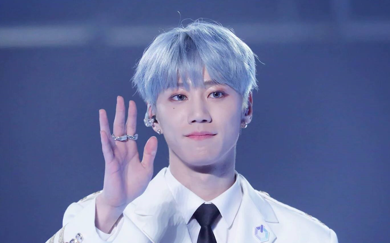 【李浚荣】the unit 舞台合集-爬猫架o-李浚荣-哔哩哔哩视频