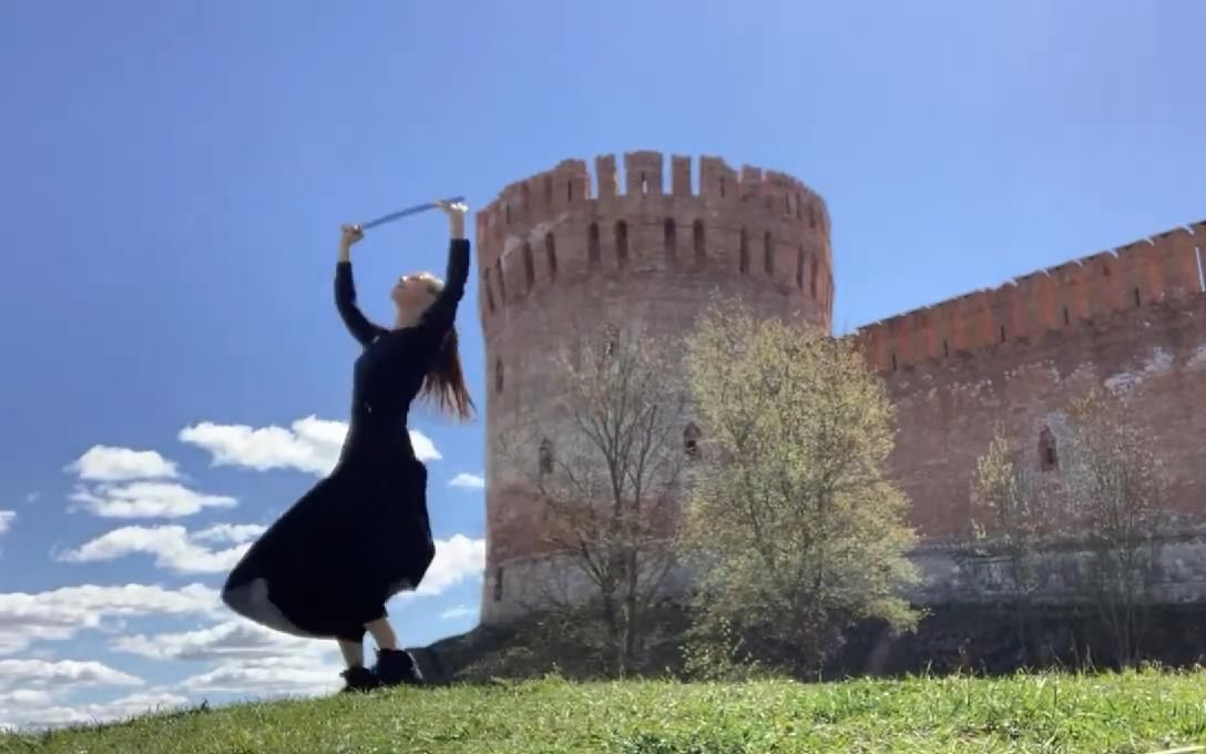 剑与玫瑰丨俄罗斯女孩刀舞欣赏