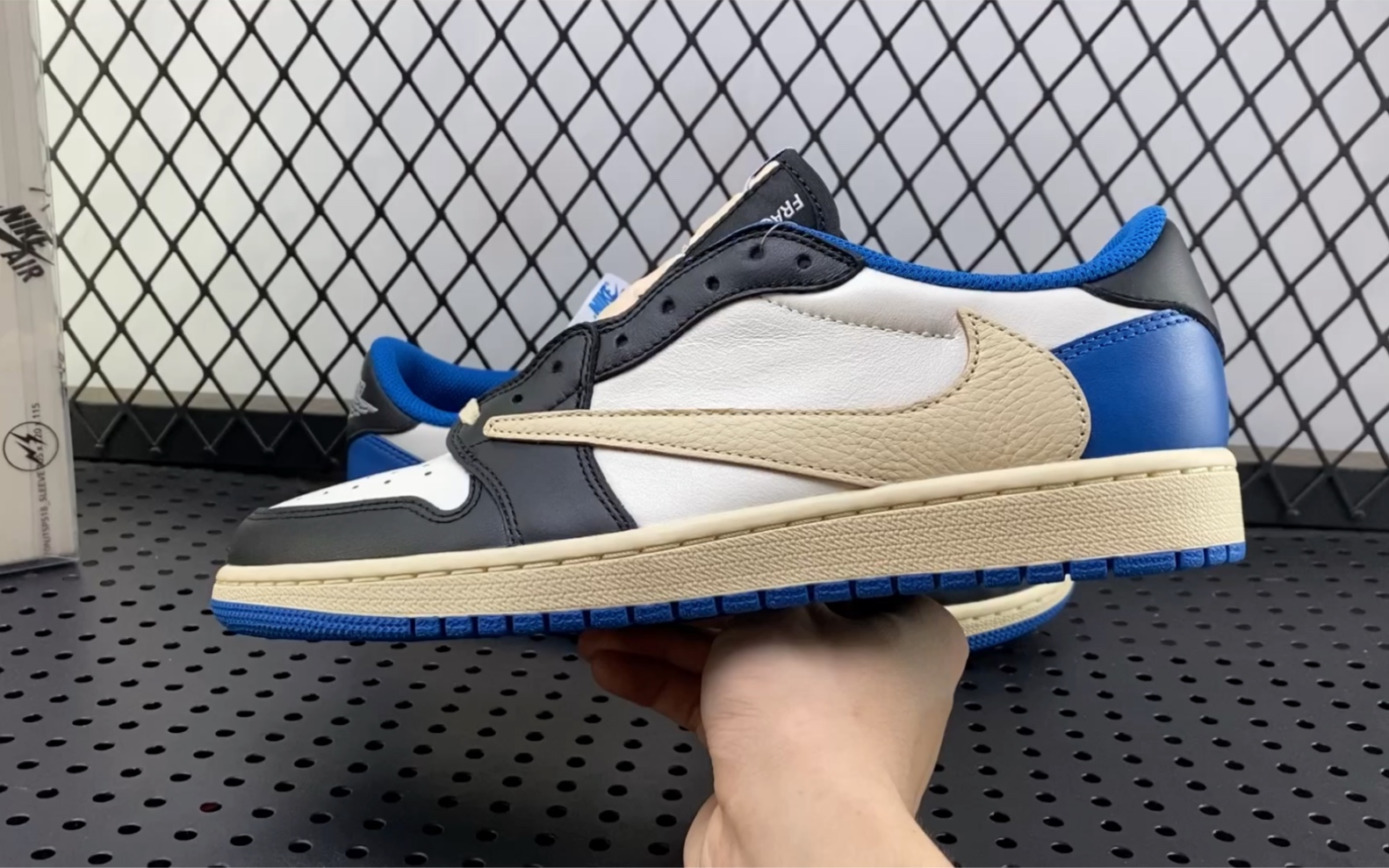 aj1闪电倒钩低帮36-47.5!市场众多纯原版本中的顶流!