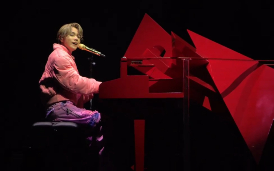 张敬轩revisit演唱会尾场0617遥吻整首超近距离饭拍之钢琴上火车三万