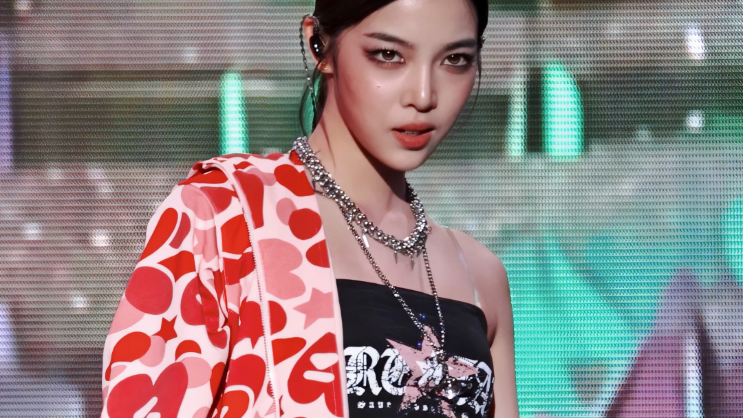 别《BBB》了，来听蛇塑女爱豆唱完Rap飙高音