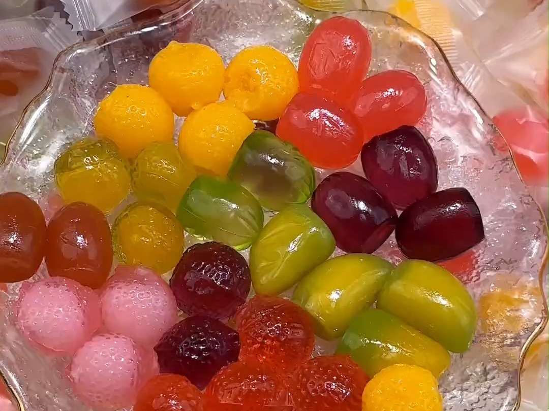 可以剥皮吃的软糖!q弹软糯果汁味浓郁!好好吃～l2