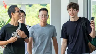 我在中国的一所大学发表了演讲……这真的是现实吗？