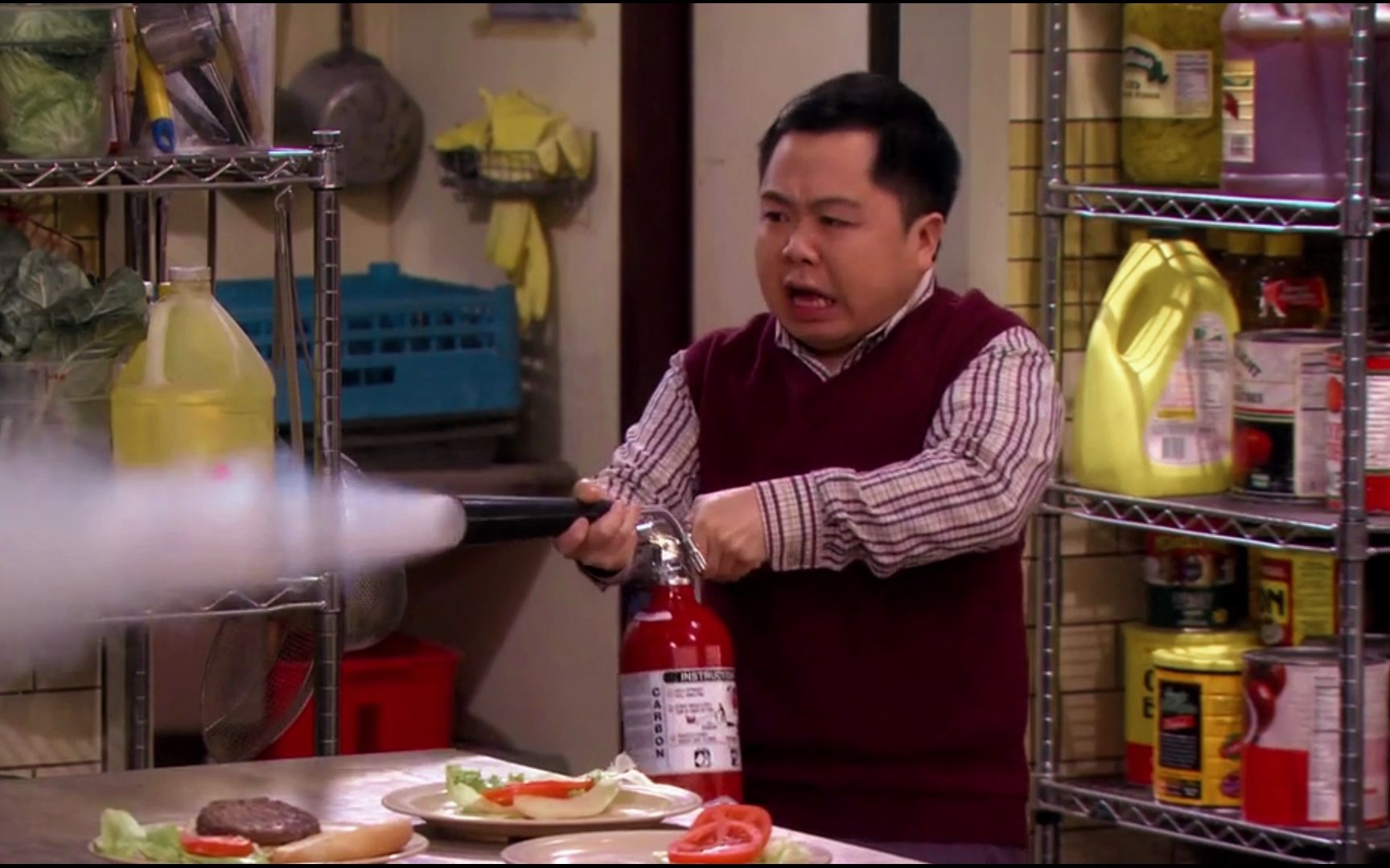 经典爆笑美剧《破产姐妹》阿憨"第一次"