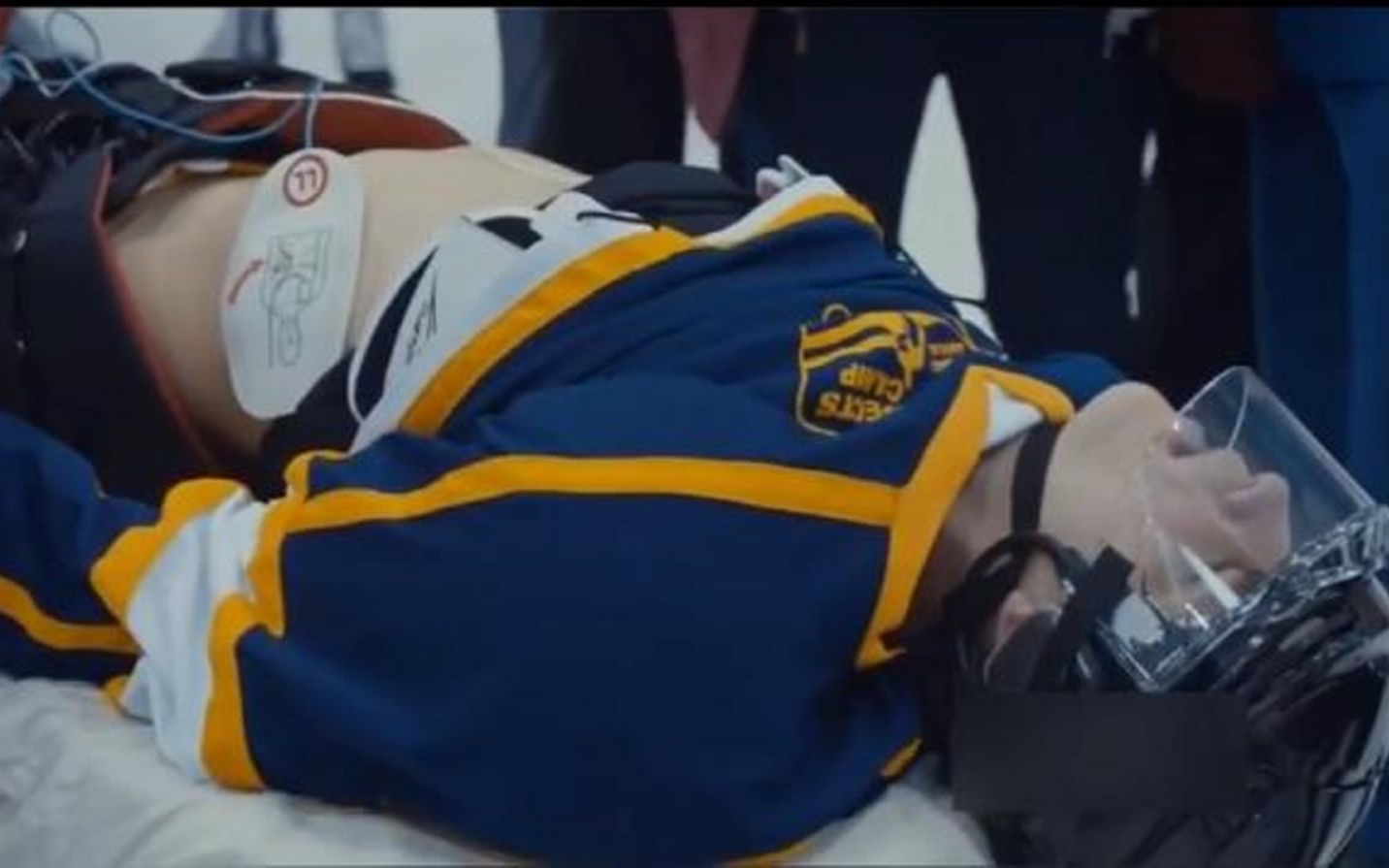冰糖炖雪梨男主在冰球场上晕倒的一幕是抄袭片段