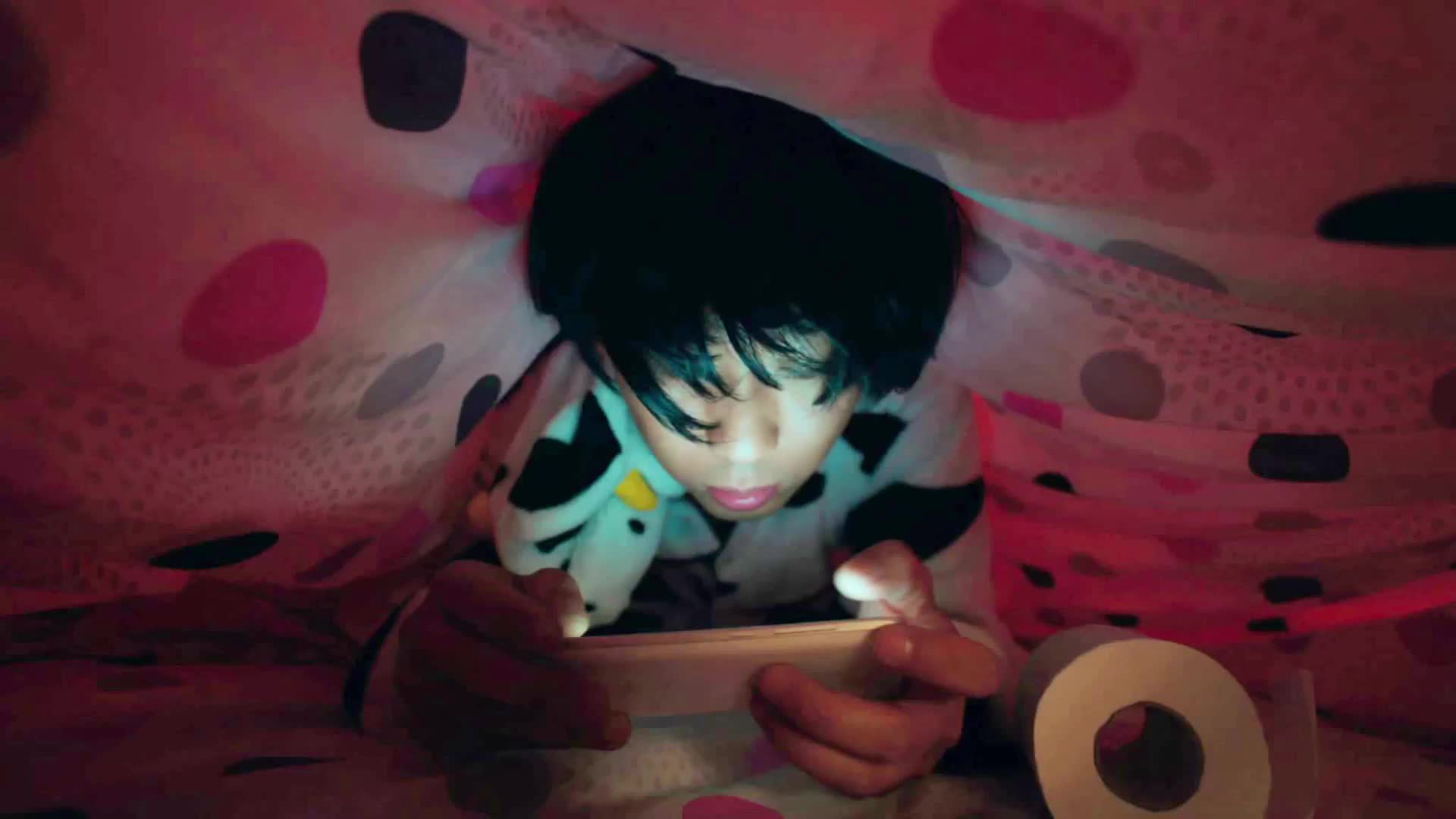 收藏 硬币- 稍后看马克一下~ 用手机看离线看更方便 奇葩男子躲在被窝