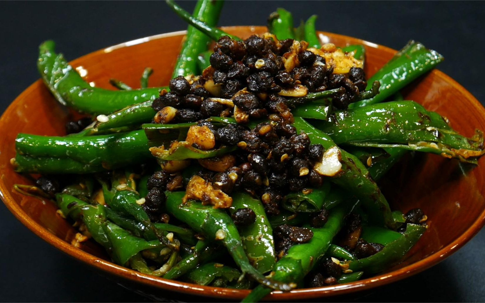 这样的#豆豉炒辣椒 就是我们Z具人间烟火气的一道家常美食。 - 哔哩哔哩