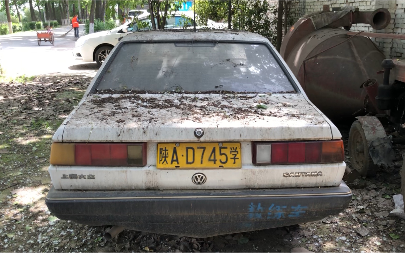 僵尸的普桑教练车