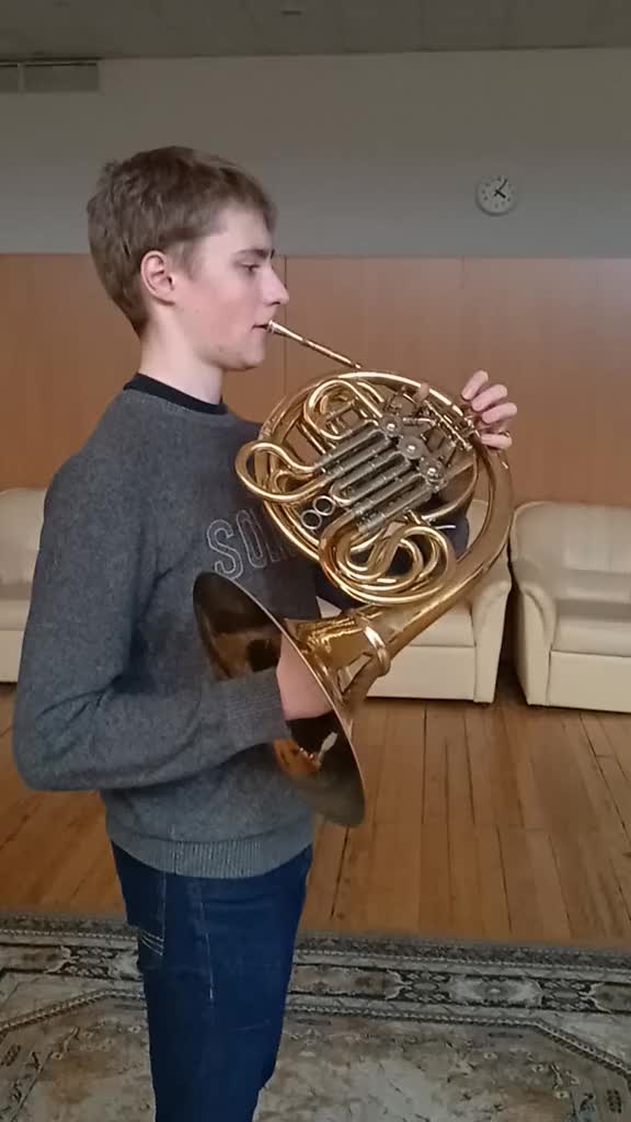 马丁哈克曼的34首低音圆号特性练习曲其中的第一首圆号独奏这套