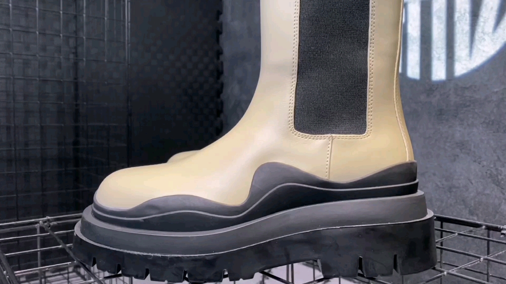 bv 葆蝶家 长筒厚底靴 mr.style