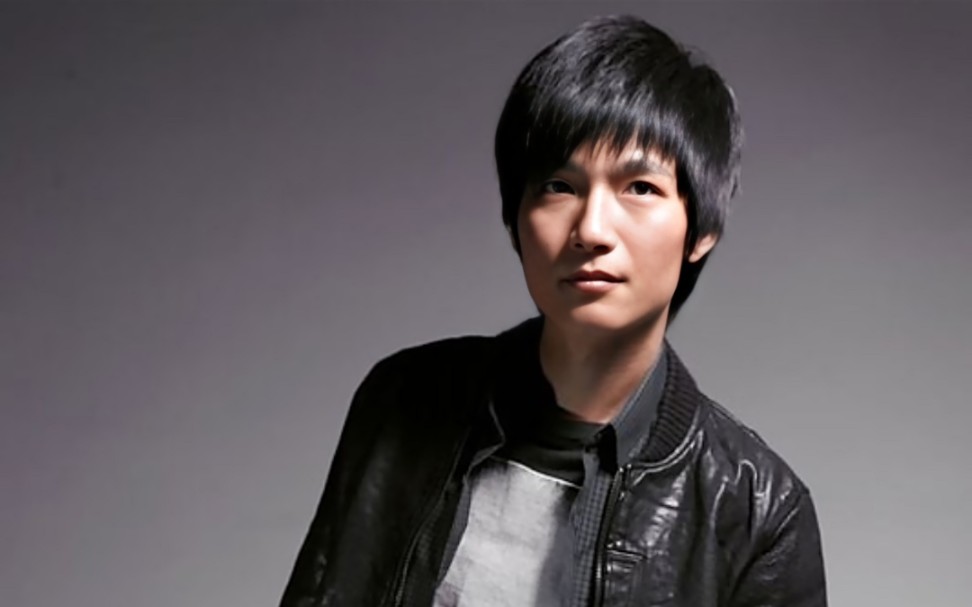 陈楚生《瘾》——我经常嘲笑自己 不能说到做到 忘不掉那段甜蜜 戒不