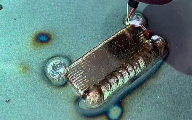 冷焊机焊接铜片在不锈钢板上焊点白亮美观不变形不变色免抛光打磨处理