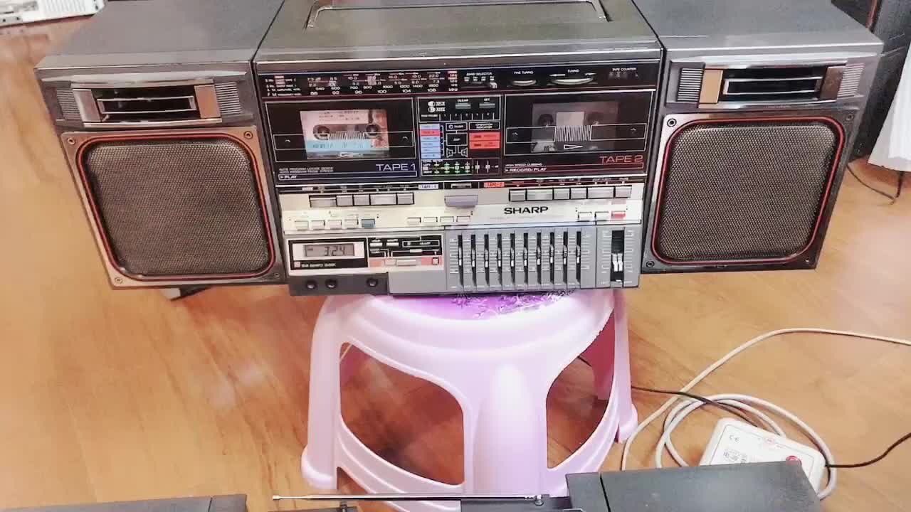 在旧货市场买了两台,80年代纯进口夏普800,音质杠杠的,好开心