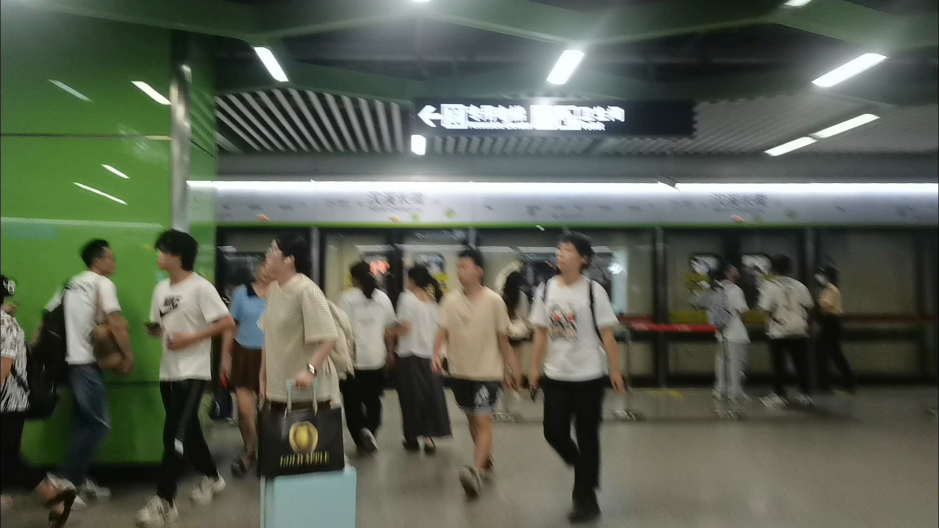 广州地铁汉溪长隆站7号线换乘3号线